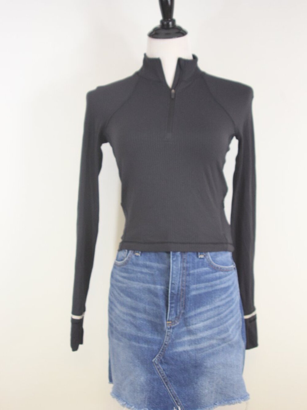 Lululemon It’s Rulu Ribbed Cropped Half Zip Black Size 6 Running